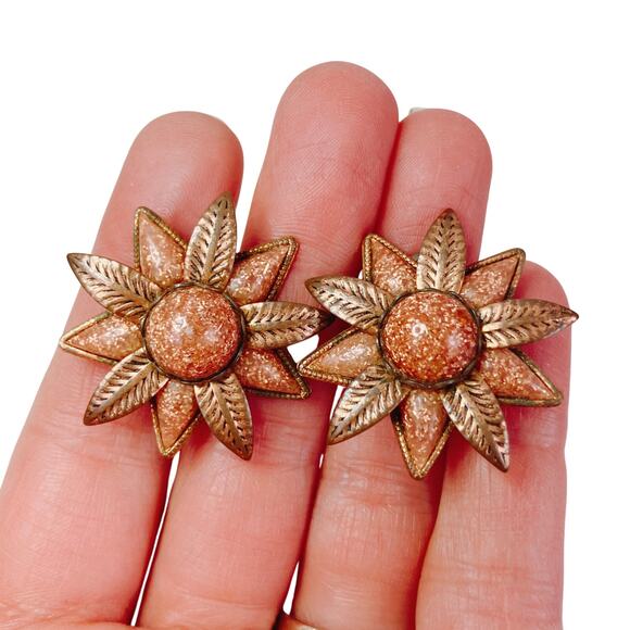 VTG 50s Mid Century Earrings Confetti Lucite Starburst Clip On Copper Finish - Picture 3 of 11